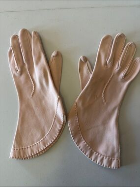 Vintage Blush Pink Ladies Gloves